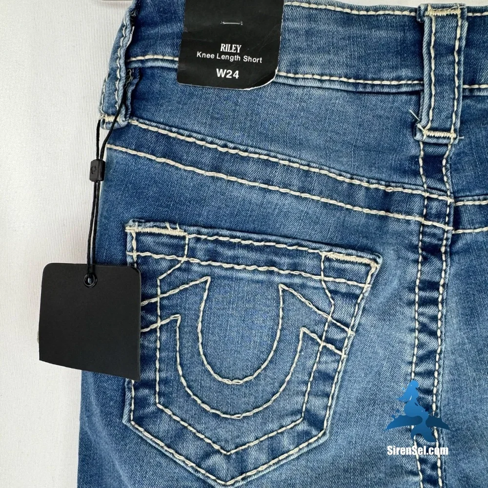 1237 NWT True Religion Riley Knee Length Bermuda Jean Shorts - W24 - Medium Wash